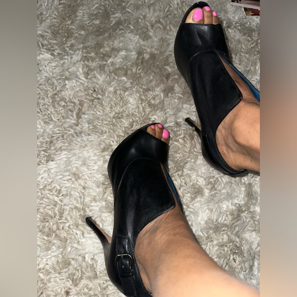 Max Studio 4inch Black leather peep toe